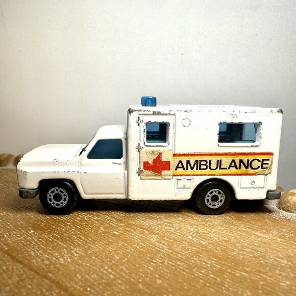 Vintage Die-Cast Lot of 10 Emergency & Utility Matchbox Vehicles - Police, Fire - Picture 14 of 16